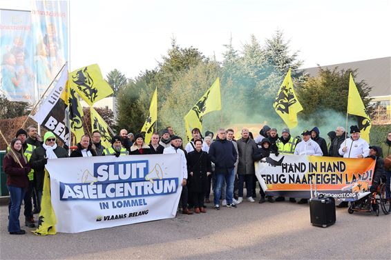 Vlaams Belang hekelt ontspoord asielbeleid - Lommel