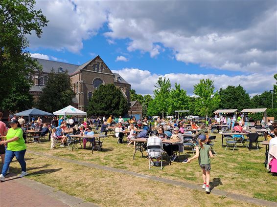 Vlaamse Kermis in Pelt brengt generaties samen - Pelt