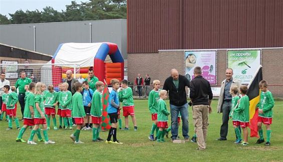 Voetbal: veel volk en veel ambiance - Hechtel-Eksel