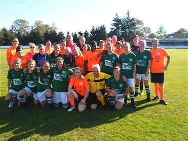 Voetbaldames verbroederen (-zusteren) - Lommel