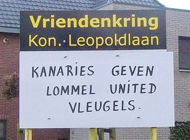 Voetbalgekte slaat toe - Lommel