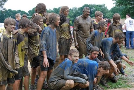 Voetballen in de modder - Overpelt
