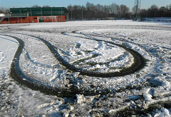 Voetbalveld Sporting Grote Heide vernield - Neerpelt