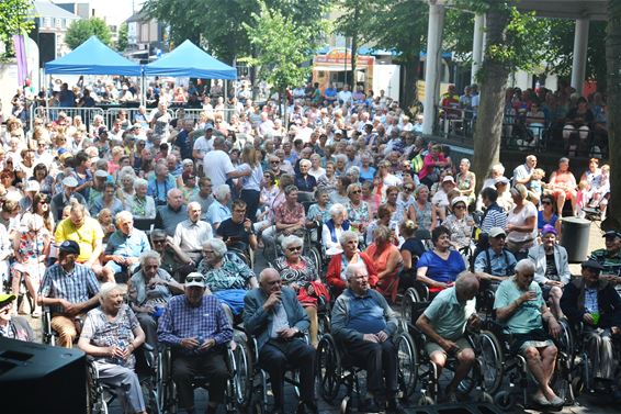 Vol marktplein voor seniorennamiddag - Lommel