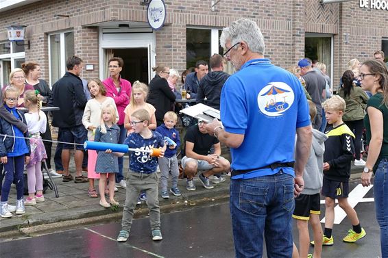 Volksspelen bij de start van Lille-kermis - Neerpelt