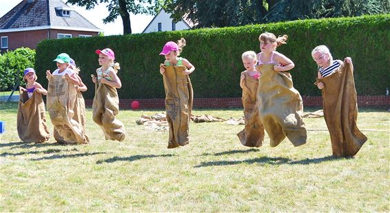 Volksspelen in Kattenbos onder 'loden zon' - Lommel