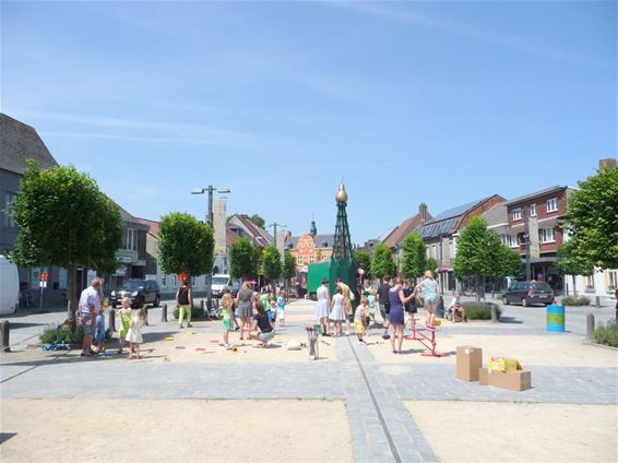 Volksspelen op de markt - Peer