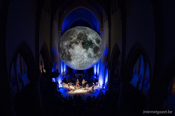 Volle maan in de kerk - Neerpelt