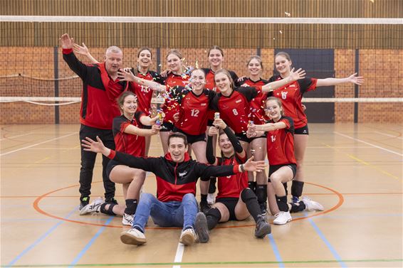 Lommel - Volley-meisjes U17A Lovoc kampioen!