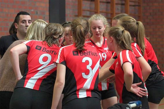 Volleydames boven bij Lovoc - Lommel