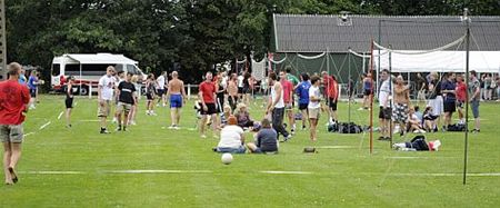 Volleyen op het voetbalveld - Overpelt