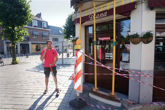 Voorgevel van restaurant 'Diana' begeeft - Lommel