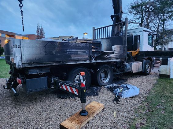Vrachtwagen in brand gestoken - Beringen