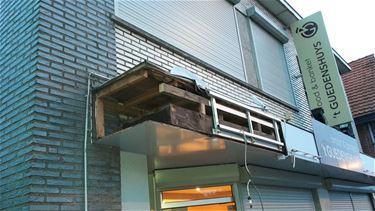 Vrachtwagen raakt bakkerij in Stal - Beringen