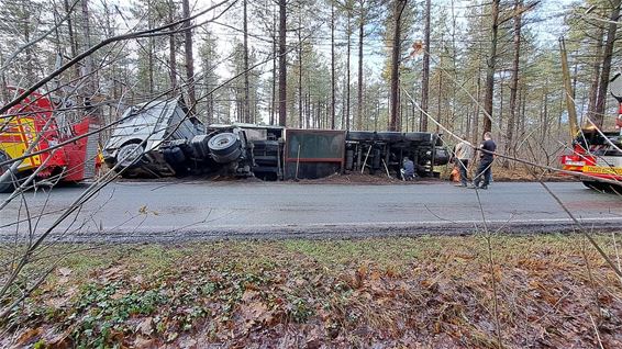 Vrachtwagen van de weg op Torenlaan - Bocholt & Pelt