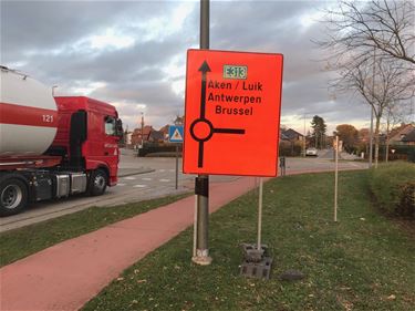 Vrachtwagens rijden verkeerd bij omleiding - Beringen