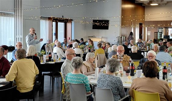 Vrijwilligers in de bloemetjes bij Zorggroep - Lommel