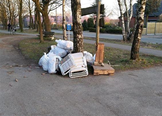 Vrijwilligers ruimen zwerfvuil op - Pelt