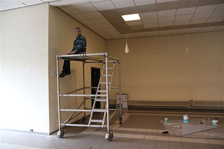 Vrijwilligers schilderen Den Drossaerd - Overpelt