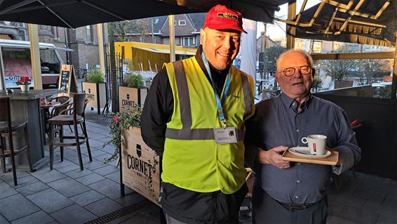Vroege vogels op de zaterdagmarkt - Pelt
