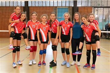Vrolijke volleymeisjes U13 - Lommel