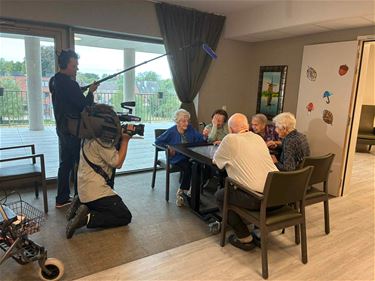 VRT Nieuws op bezoek in WZC Ploegdries - Lommel