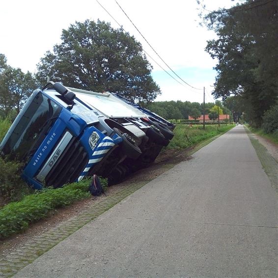 Vuilniswagen in de gracht - Bocholt