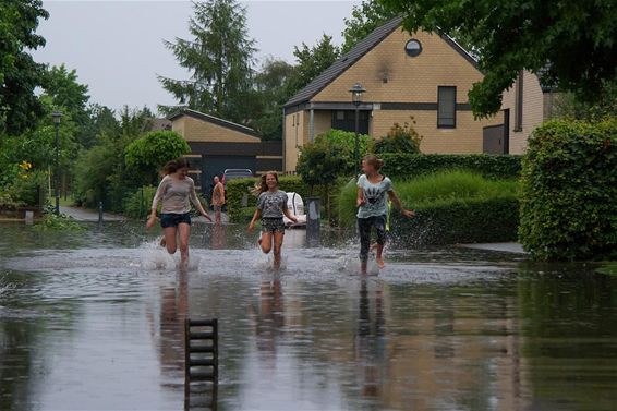 Was dàt even een hoosbui! (2) - Neerpelt