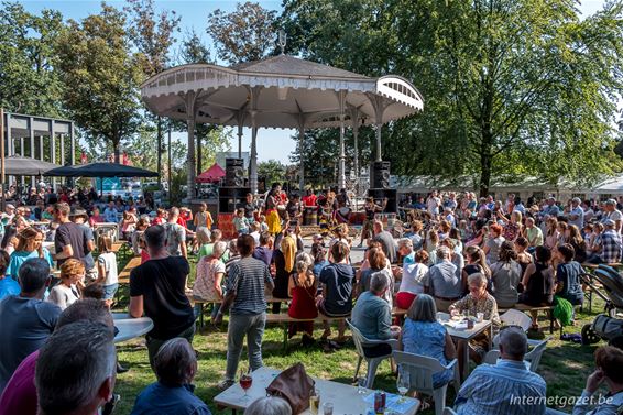 Weer héél véél volk op Wereldfeest ONDERsteBOVEN - Pelt