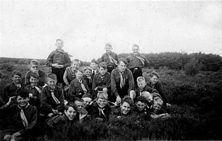 Weer naar school in 1945 en op bivak in 1956 - Hamont-Achel