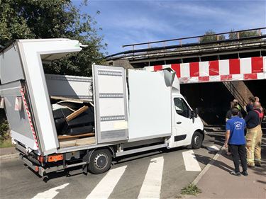Weer bestelwagen tegen brug - Houthalen-Helchteren & Oudsbergen