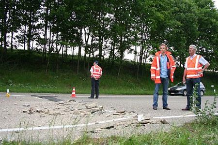 Wegdek omhooggekomen op Noord-Zuid - Pelt
