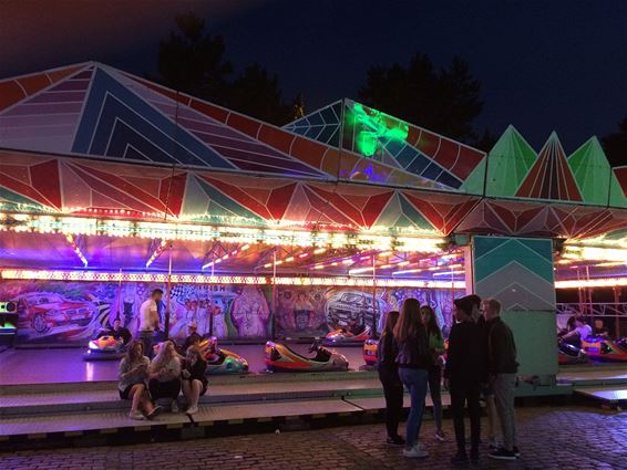 Kermis: meer volk op terrasjes dan op attracties - Neerpelt