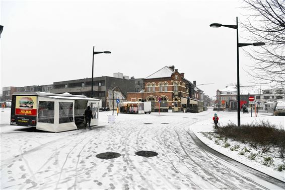 Weinig volk op de Paalse markt - Beringen