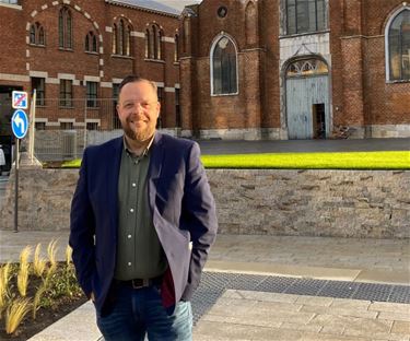 Wekelijkse markt terug rond de kerk - Beringen