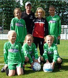 Welke meisjes willen mee voetballen? - Lommel