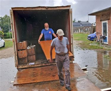 Pelt - Wereldfeest in de zon, opruim in de regen