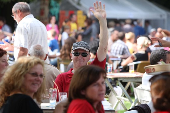 Wereldfeest wuift vakantie uit - Neerpelt