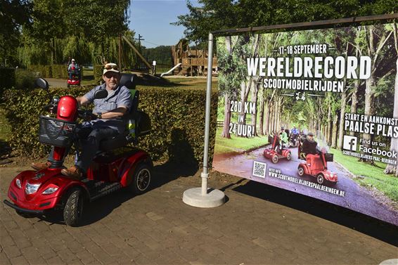 Wereldrecordpoging scootmobielrijden door Sylvain - Beringen