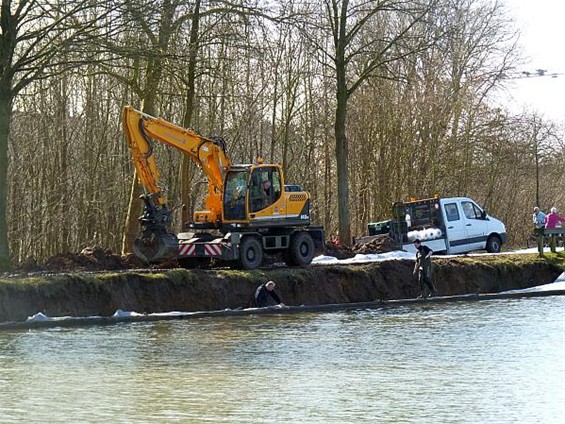 Werken aan de kanaaloever - Neerpelt