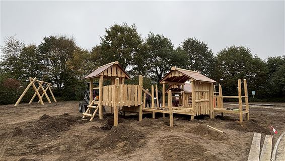 Werken aan het speelterrein schieten goed op - Oudsbergen