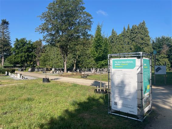 Werken op kerkhof van Stal - Beringen