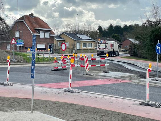 Werken rotonde Paalseweg in laatste fase - Beringen