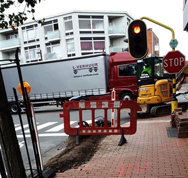 Werken voor nieuwe verkeerslichten - Pelt