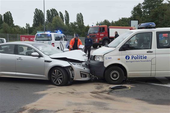 Wilde achtervolging eindigt op rondpunt be-Mine. - Beringen