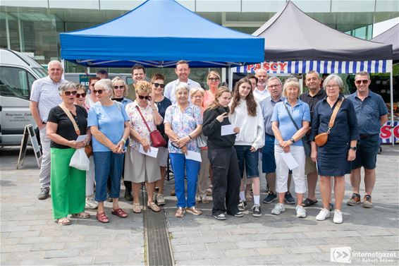 Winnaars Maand van de Markt in de bloemetjes - Lommel