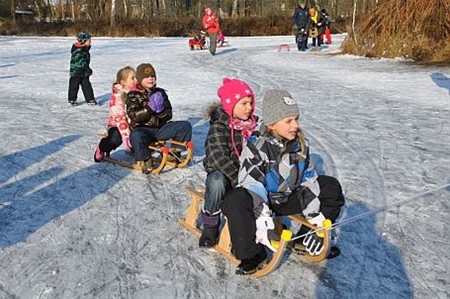 Winterplezier op de gemeentevijver - Overpelt