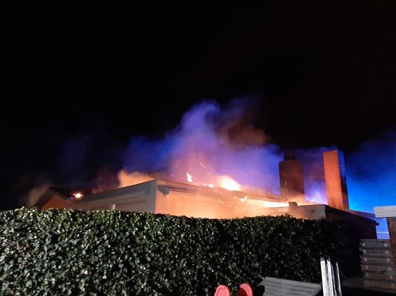 Zware schade aan woning na dakbrand - Lommel