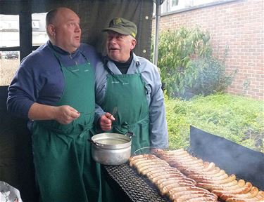 Worsten op kampmenu Scouts Beringen-Mijn - Beringen