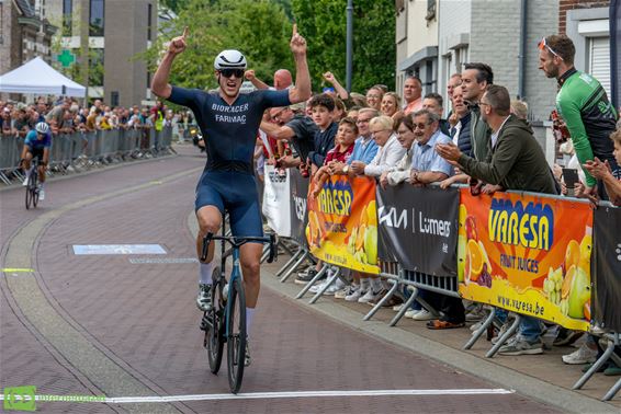 Wout Verbeek triomfeert in kermiskoers van Lille - Hechtel-Eksel